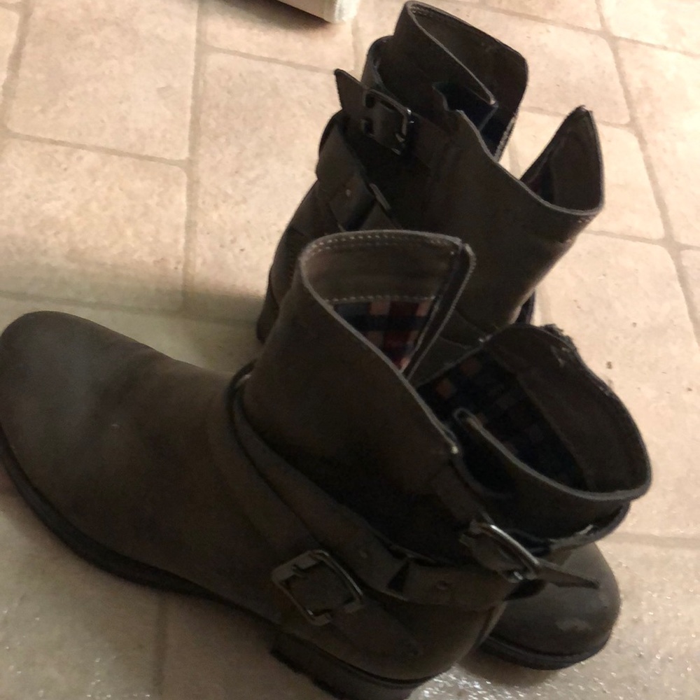 Grey boots